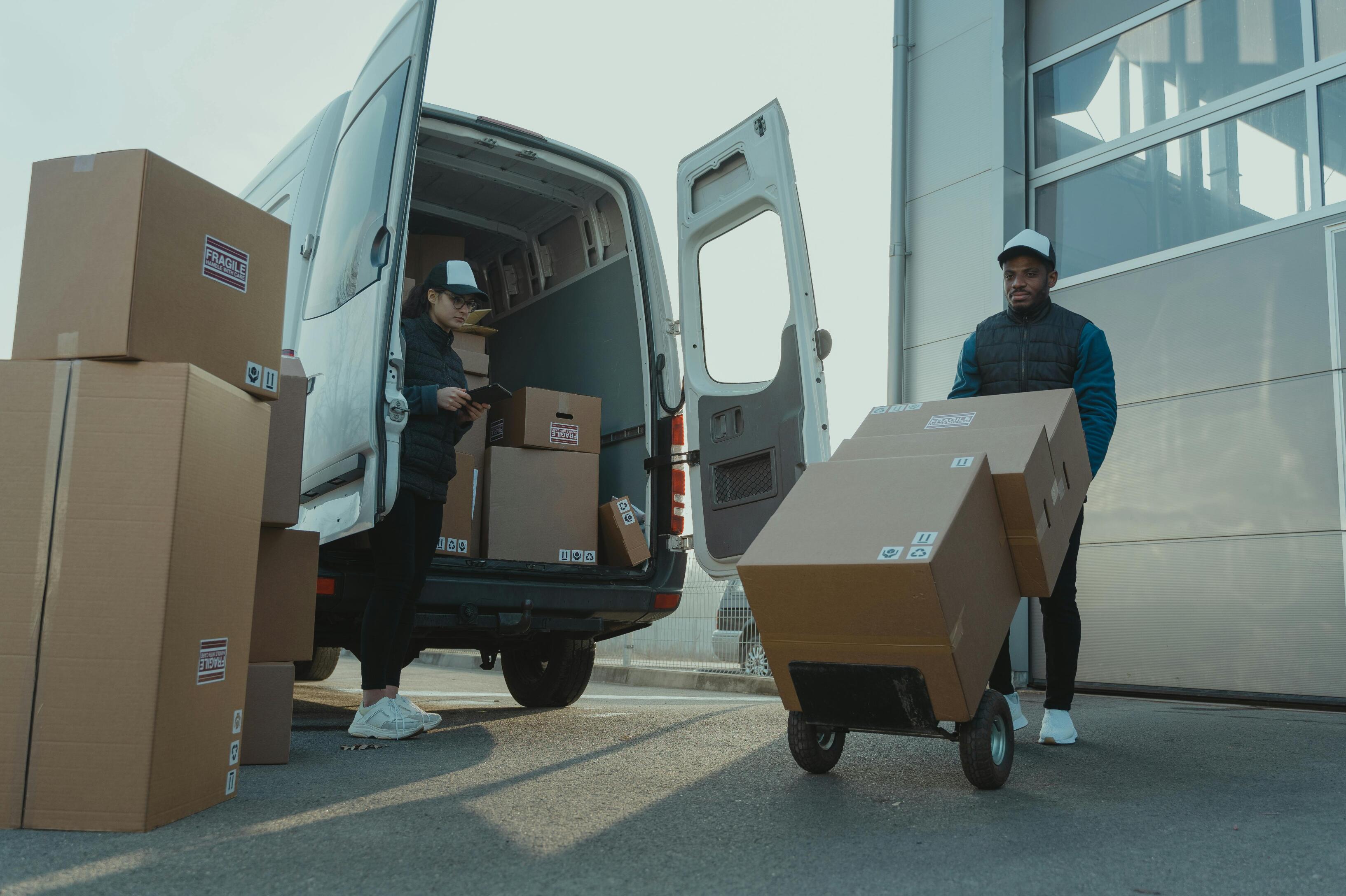 Esseci scarl DIVISIONE LOGISTICA La nostra divisione logistica offre servizi di Trasporto, Stoccaggio e gestione dei flussi di merci.